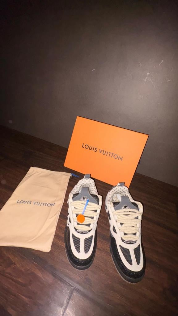 Louis Vuitton sneakers, maat 43, Ophalen of Verzenden