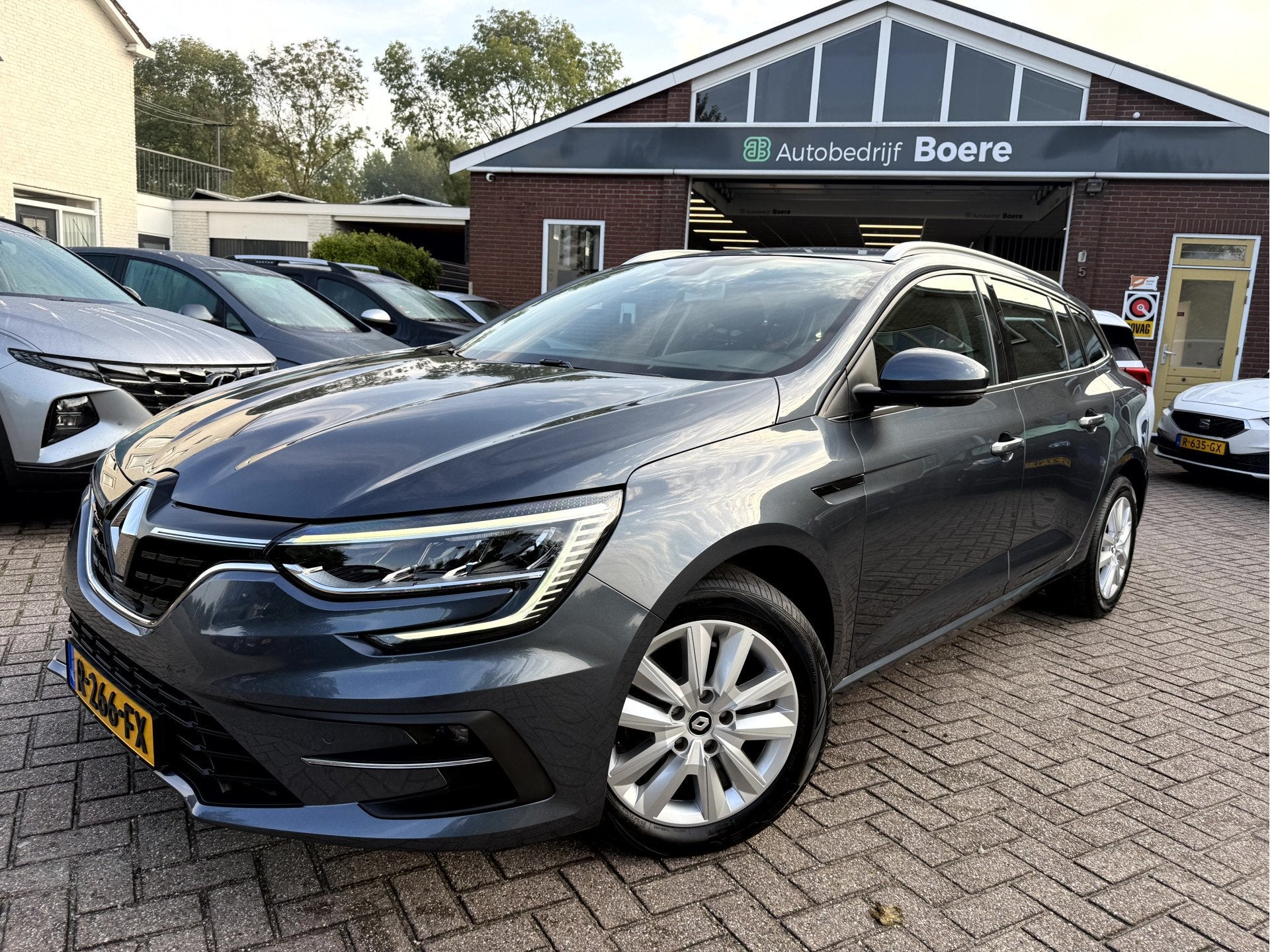 Renault Mégane Estate 1.3 TCe 140pk Business NL Auto, Camer, Auto's, Voorwielaandrijving, Dealer onderhouden, Stof, Gebruikt