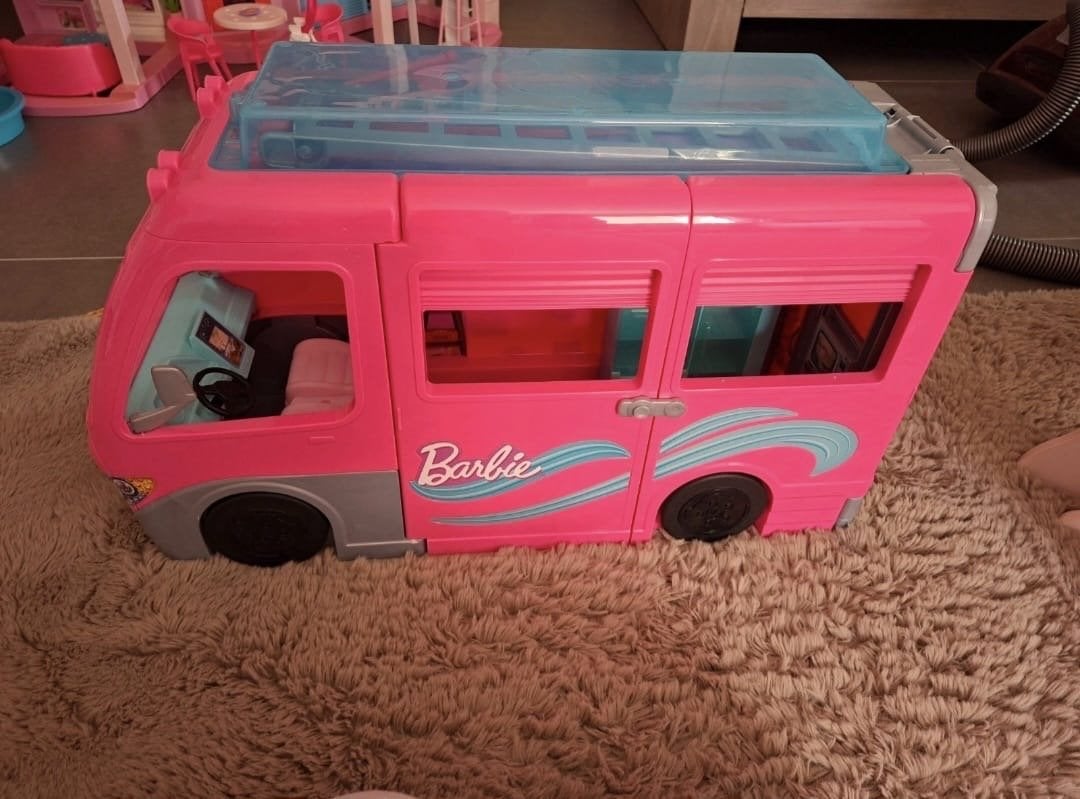 Barbie Camper met glijbaan en accessoires, Ophalen, Gebruikt