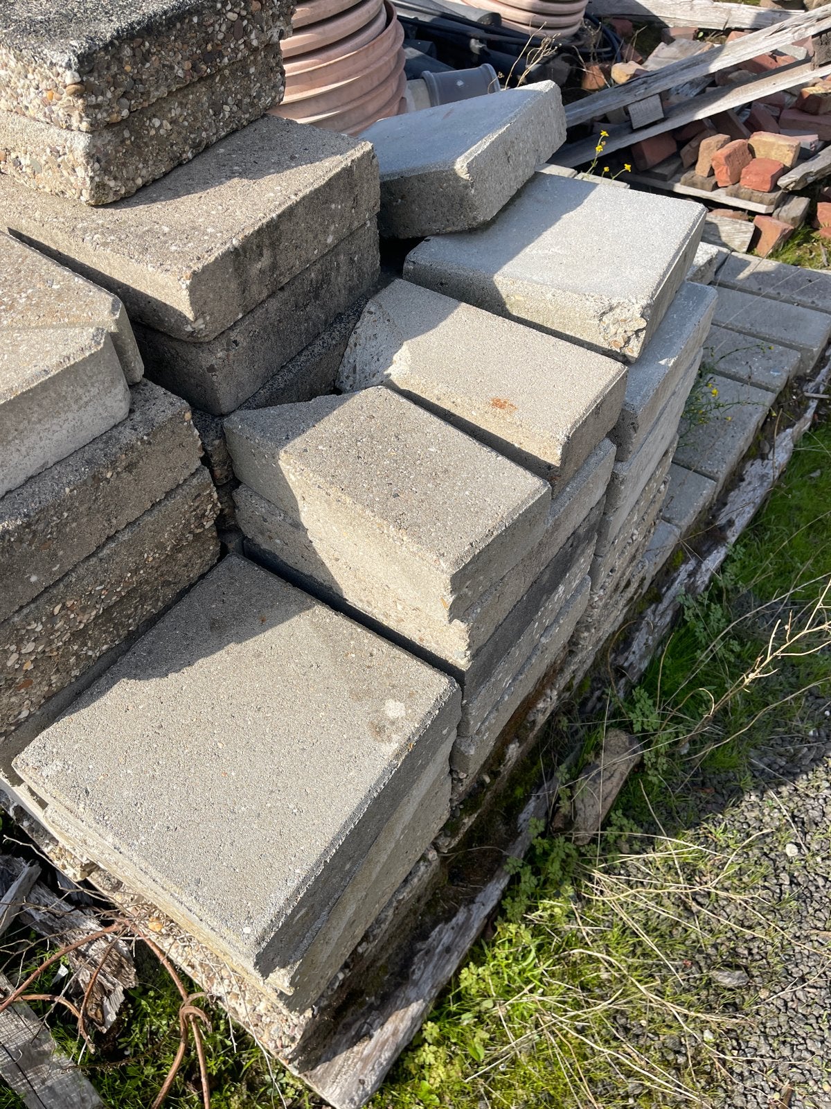 Dikke tegels 30x30x8 cm - Grijs of Rood, Ophalen of Verzenden, Gebruikt, Beton, Terrastegels