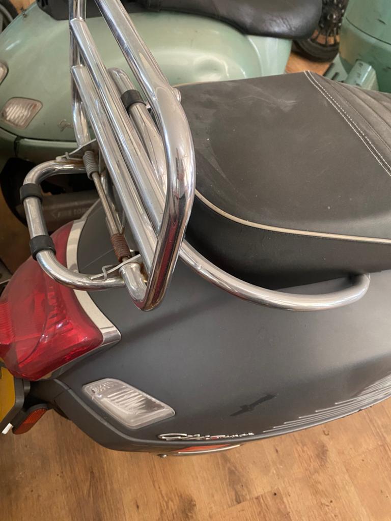 Vespa gts chrome achter klaprekje - beetje roest, Ophalen, Gebruikt, Overige typen
