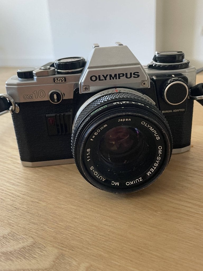 Olympus OM10 SLR Camera + 50mm Lens (Tested & Working), Ophalen of Verzenden, Gebruikt, Spiegelreflex, Olympus
