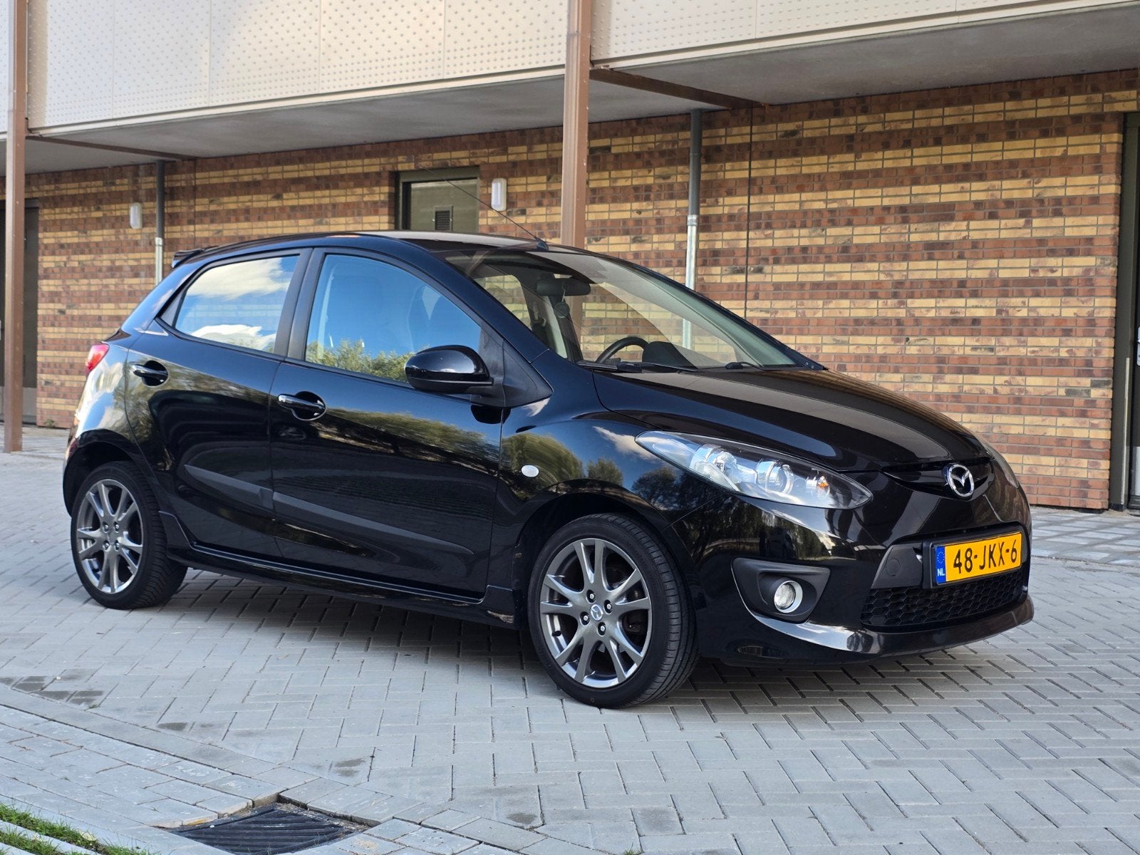 Mazda 2 1.3 Nap kuro limited edition Gt-m bj 2009 dealer ond, Voorwielaandrijving, 4 cilinders, Leder en Stof, Zwart