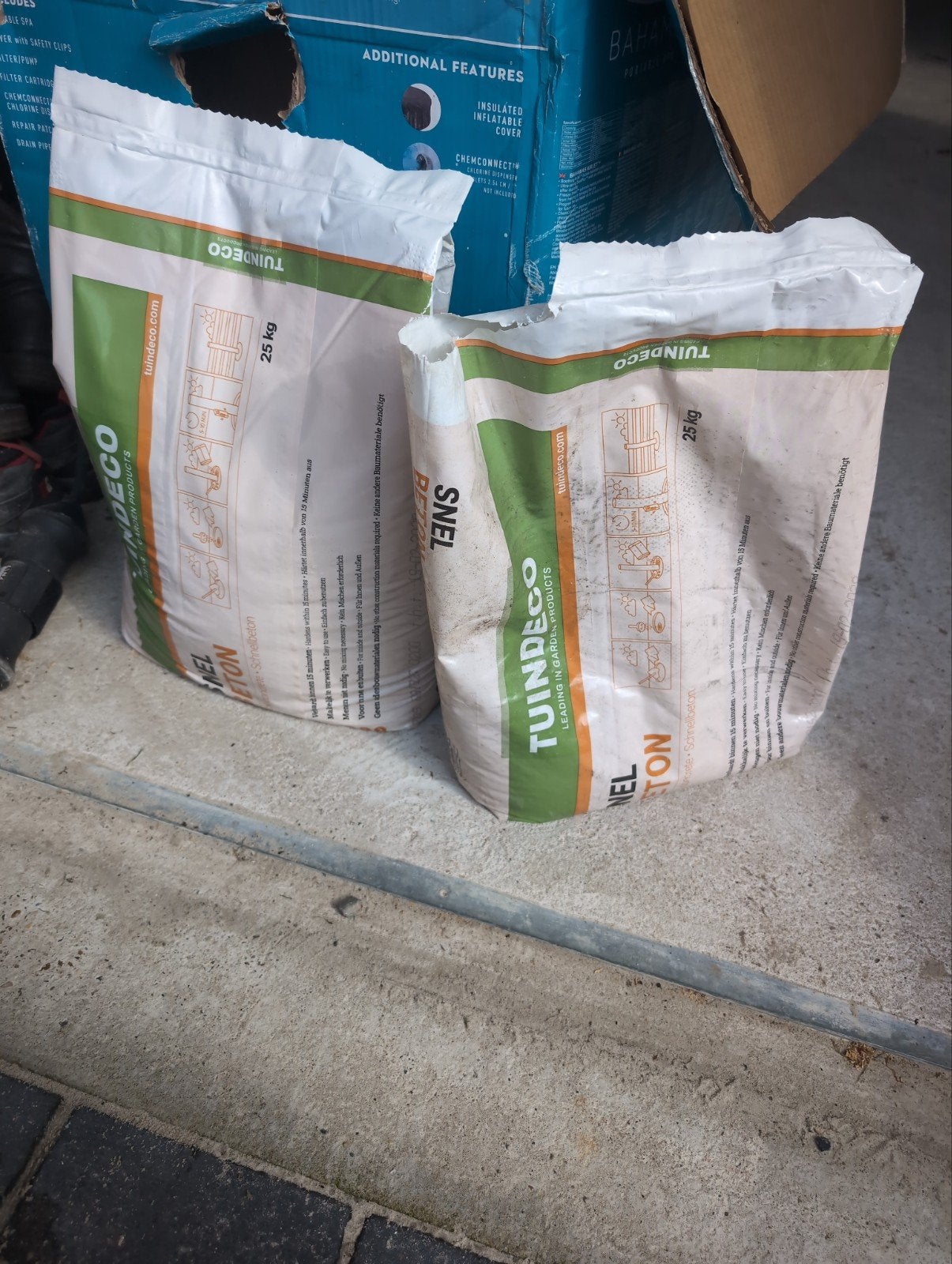 Ongeveer 30 kg Tuindeco Snelbeton, Doe-het-zelf en Verbouw, Overige Doe-het-zelf en Verbouw, Ophalen