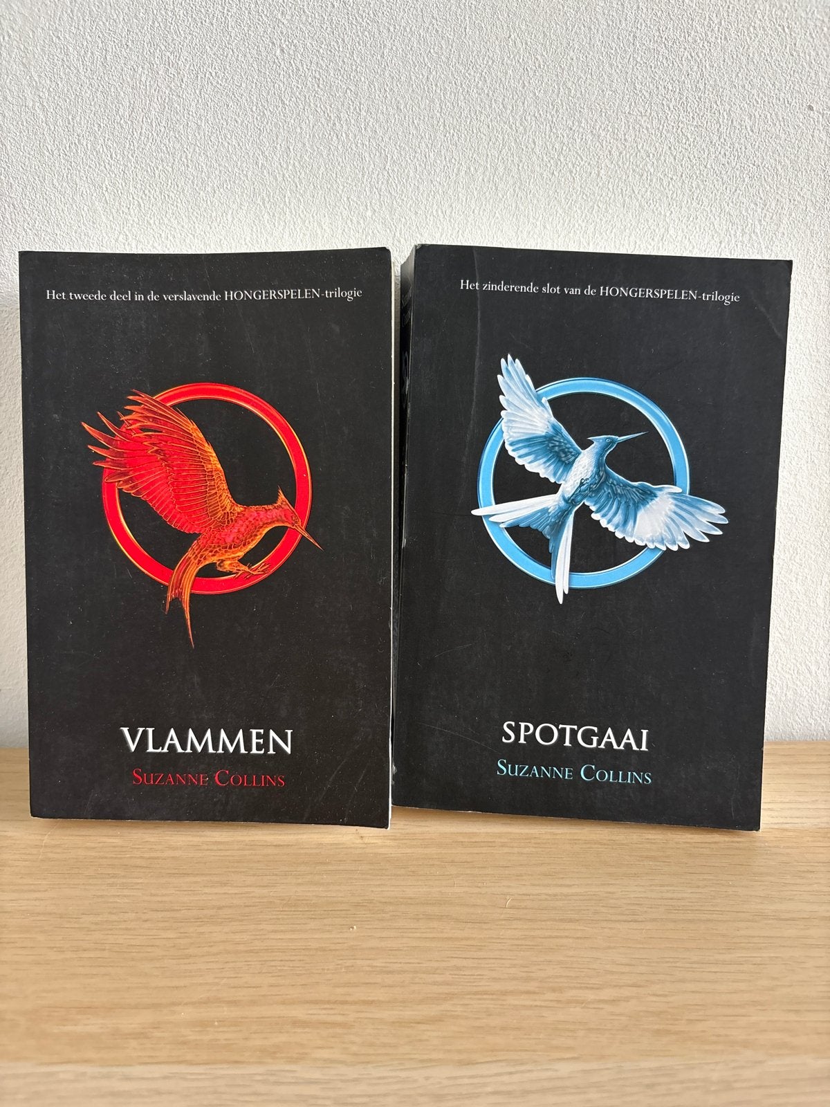 De Hongerspelen: Vlammen & Spotgaai (Suzanne Collins), Ophalen of Verzenden, Gelezen, Nederland