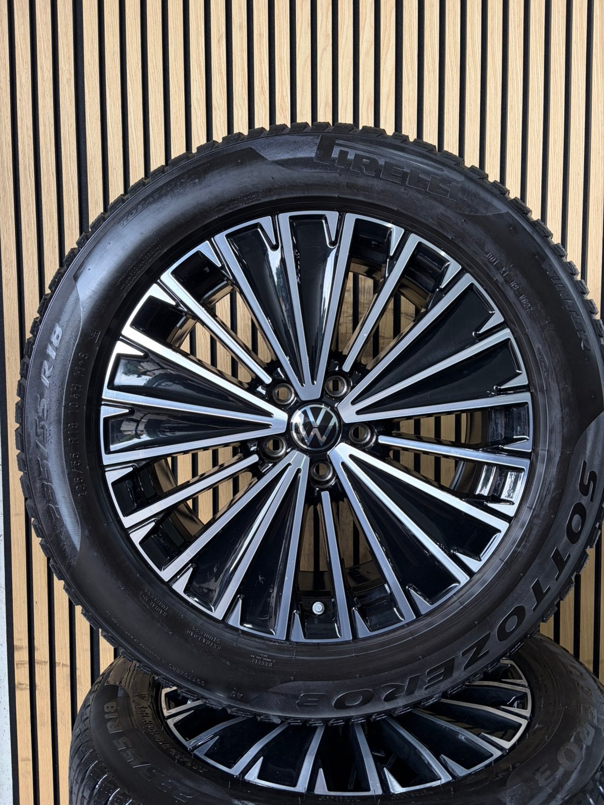 Org. 18” VW Tiguan Tayron Winterbanden Q3 Tarraco Kodiaq, 18 inch, Gebruikt, ., Banden en Velgen