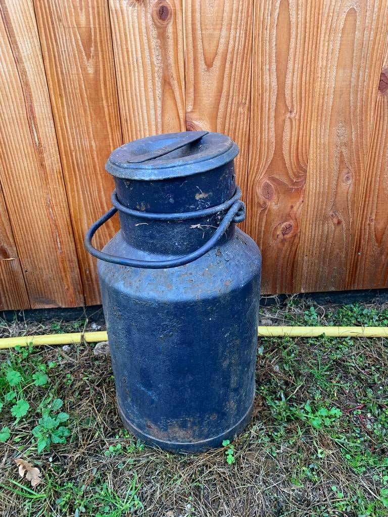 Brocante donkerblauwe melkbus, Ophalen