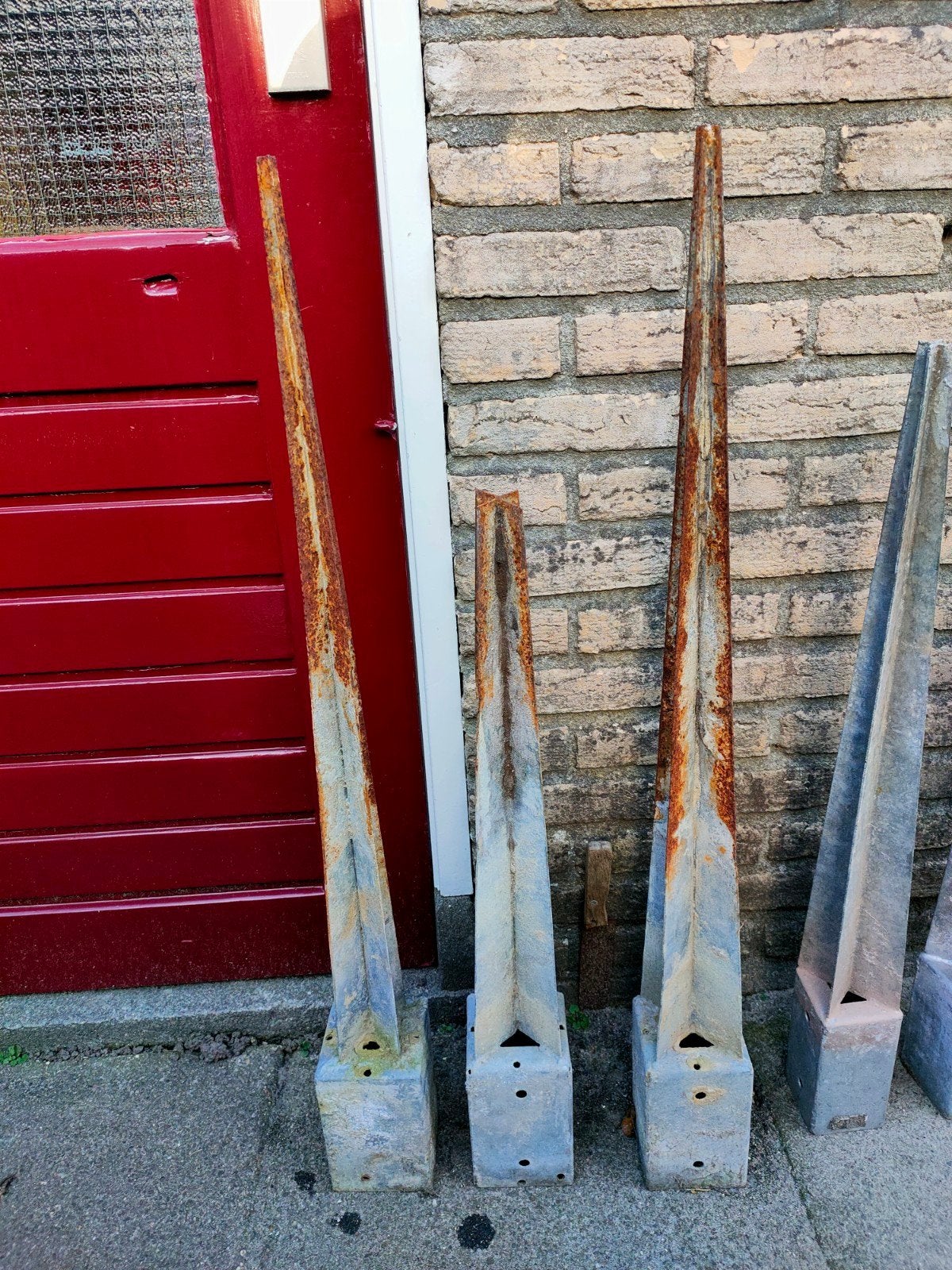 4 paalankers voor palen van 9x9 cm (1 met gebroken punt), Ophalen of Verzenden, Gebruikt, Overige typen