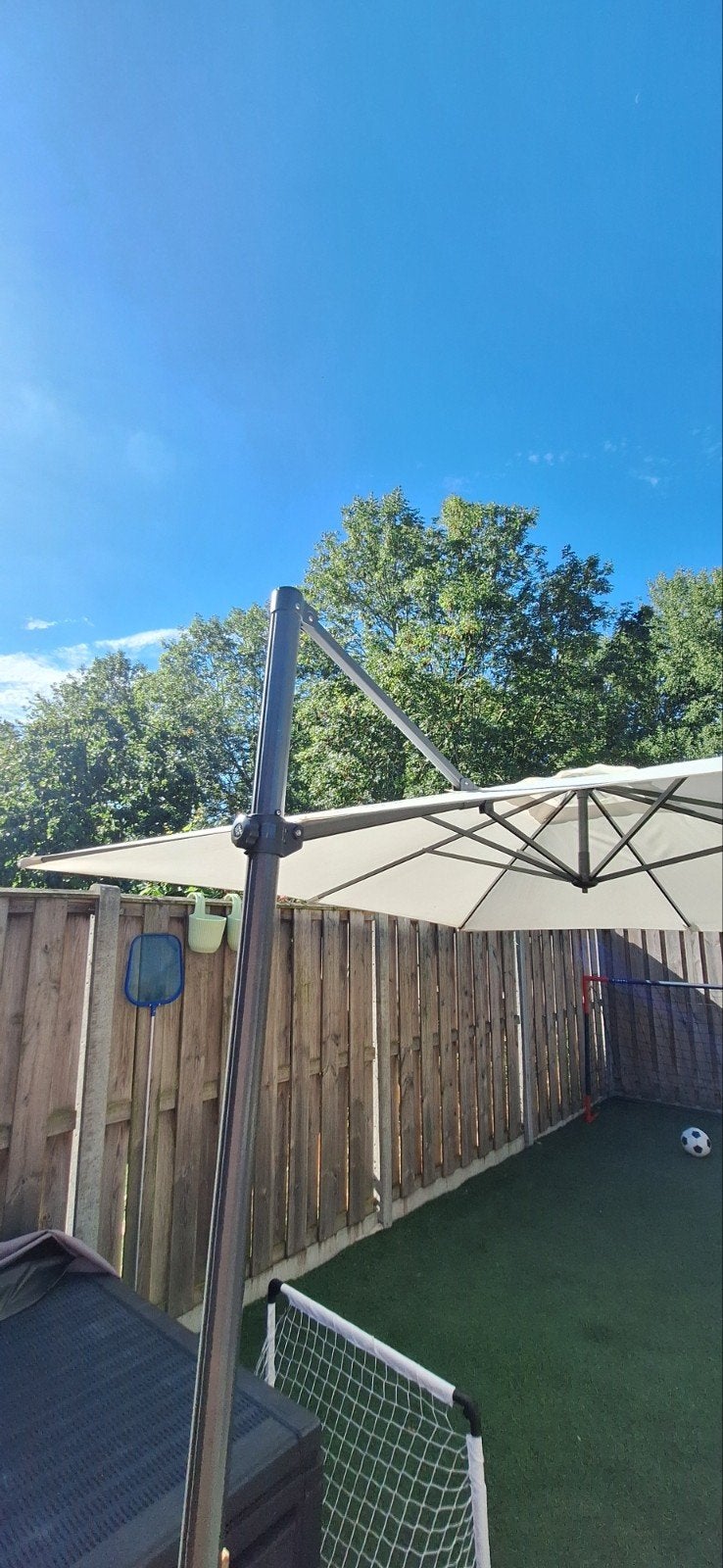 Grote zweefparasol met hoes, Tuin en Terras, Ophalen, Kantelbaar, Gebruikt, 2 tot 3 meter