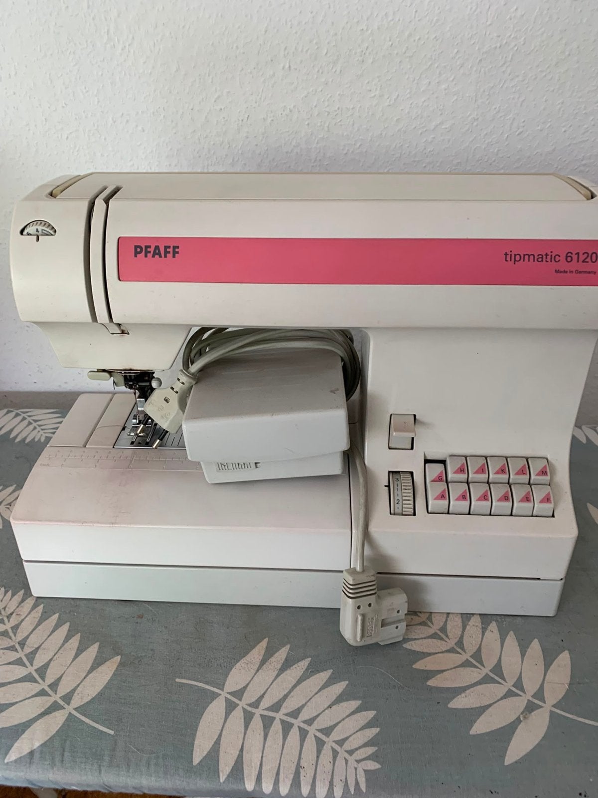 Pfaff tipmatic 6120 naaimachine met boekjes, Hobby en Vrije tijd, Naaimachines en Toebehoren, Ophalen of Verzenden, Gebruikt, Naaimachine