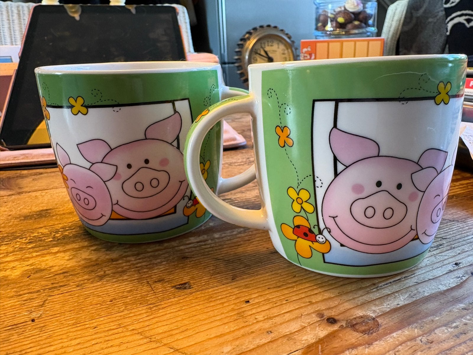 mokken met varkentjes - L. Dake en Zn., Huis en Inrichting, Keuken | Servies, Overige merken, Keramiek, Zo goed als nieuw, Overige stijlen