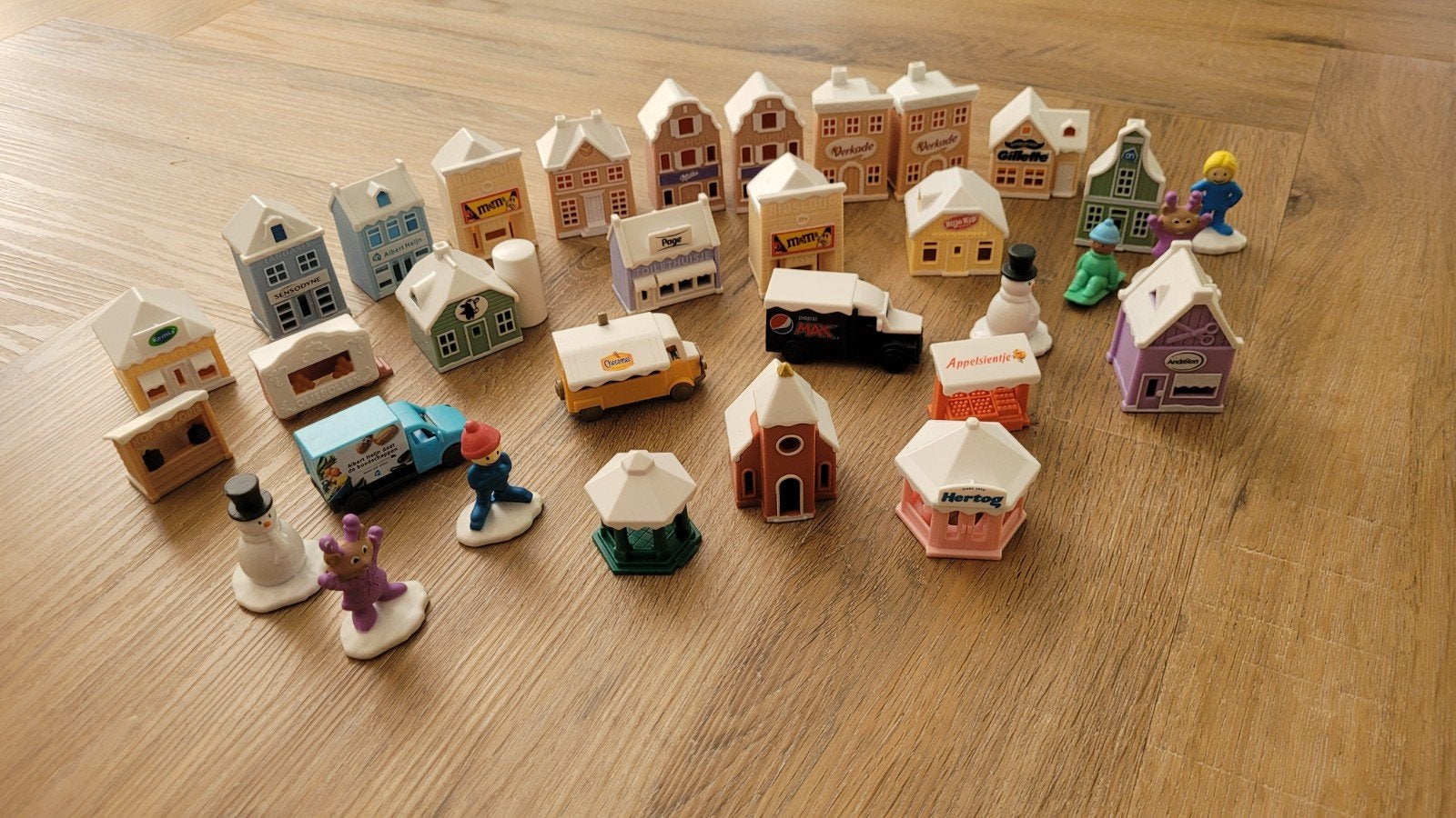 Albert Heijn Kerstdorp Plastic Sparen - Complete Set, Ophalen of Verzenden, Zo goed als nieuw