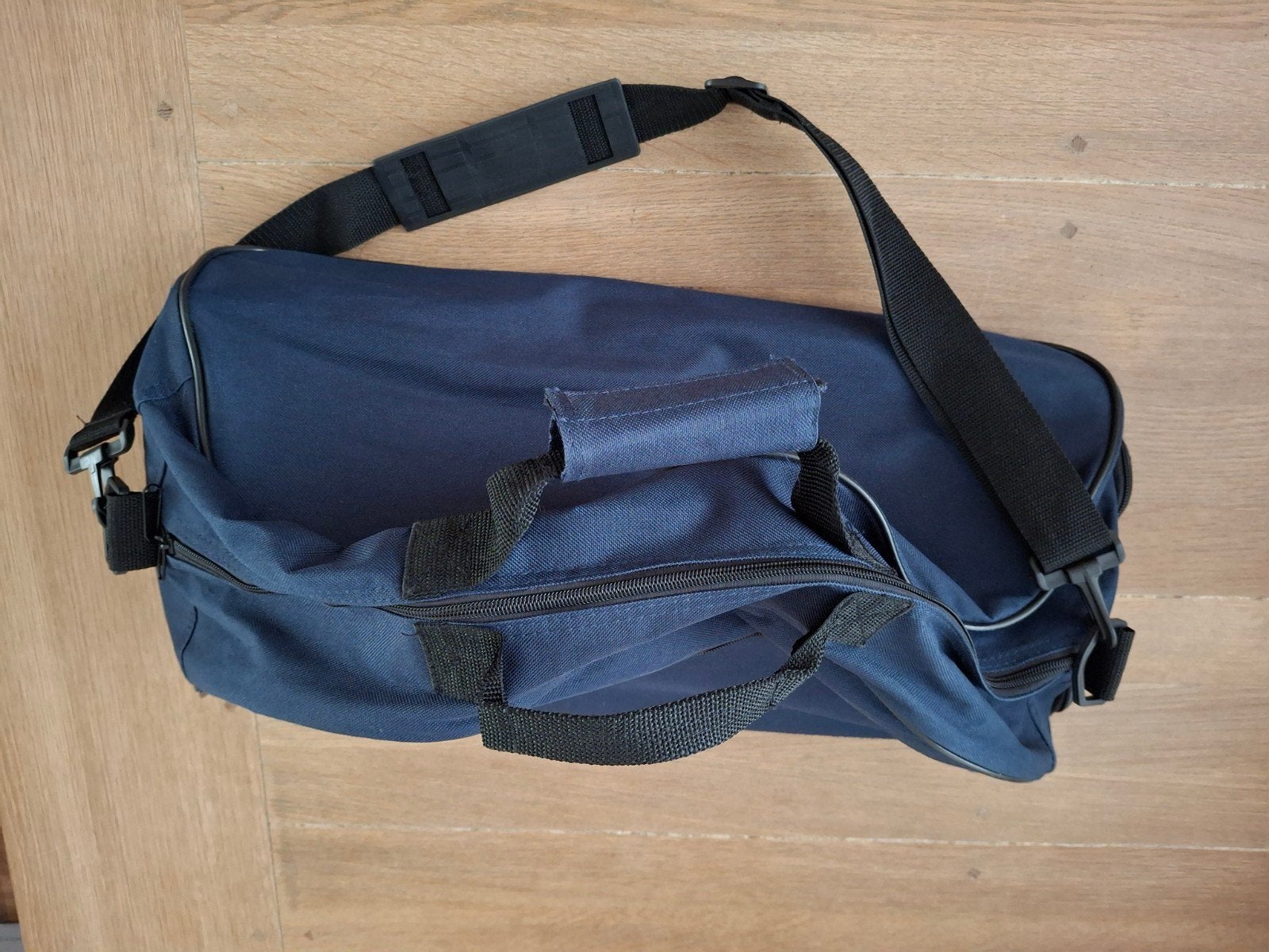 Donkerblauwe reistas met wieltjes, Ophalen, Zo goed als nieuw, Blauw