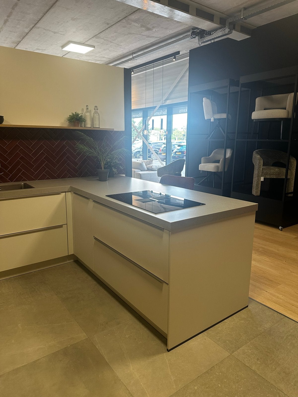 Moderne keuken met eiland en kastenwand, incl. apparatuur, Ophalen, Gebruikt, Wit, Hoekkeuken