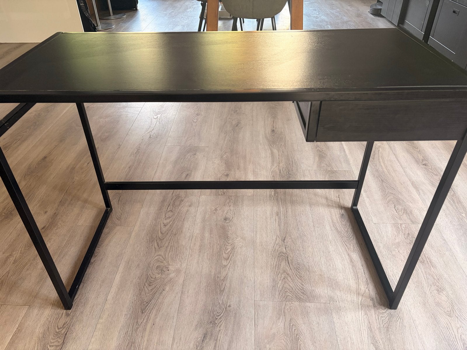 Modern zwart bureau met lade, Ophalen, Zwart, Zo goed als nieuw, Computerbureau