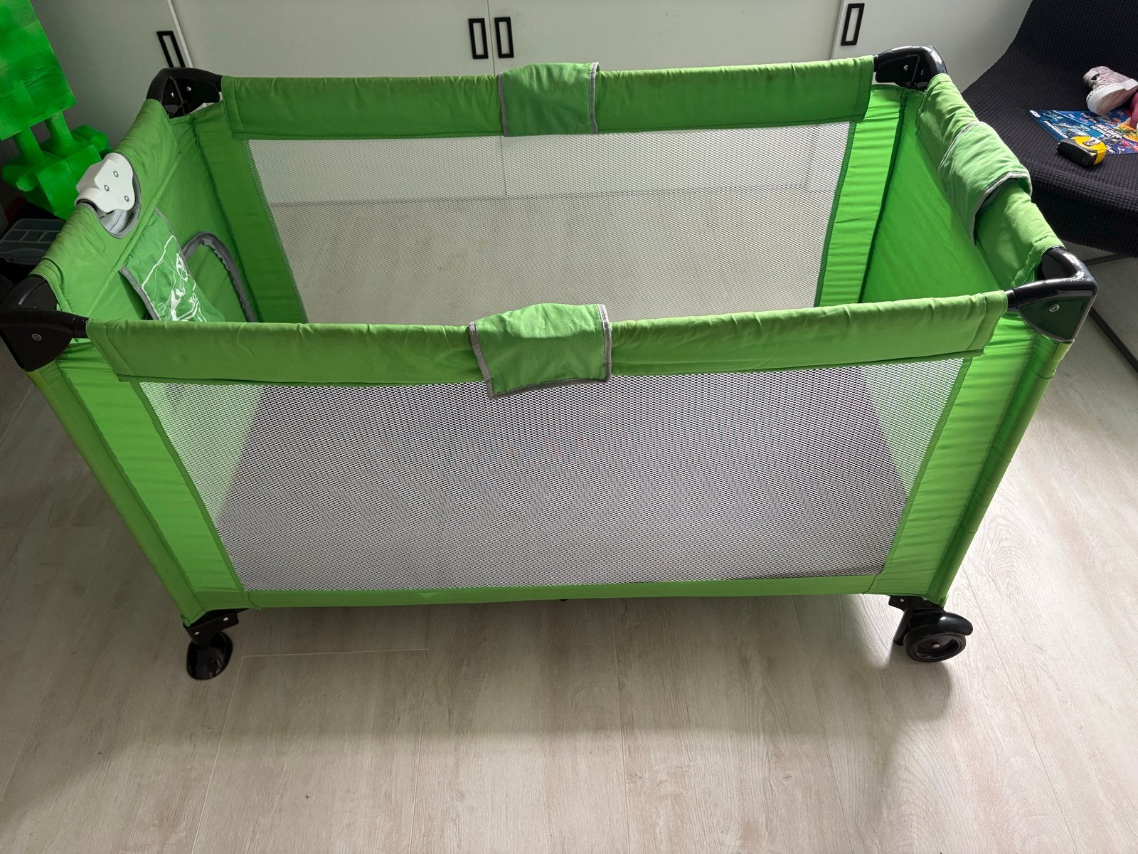 Campingbedje met opvouwbaar matrasje 120x60cm, Ophalen, Gebruikt, Reisbedje