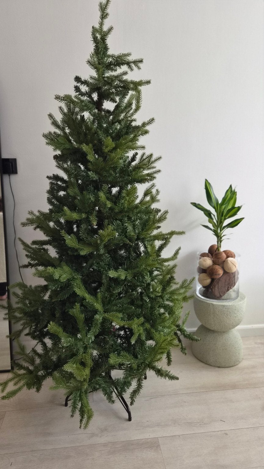 Everlands Allison Pine kerstboom 180 cm – 1 jaar oud, Diversen, Ophalen, Gebruikt