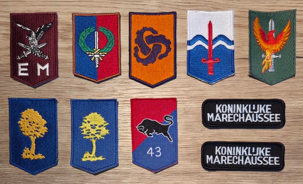Mouw emblemen DT + KMAR emblemen, Verzamelen, Militaria | Algemeen, Ophalen of Verzenden, Landmacht, Nederland, Embleem of Badge