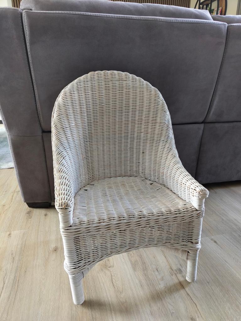 Witte rieten kinderstoel, Huis en Inrichting, Stoelen, Ophalen, Gebruikt, Wit, Eén