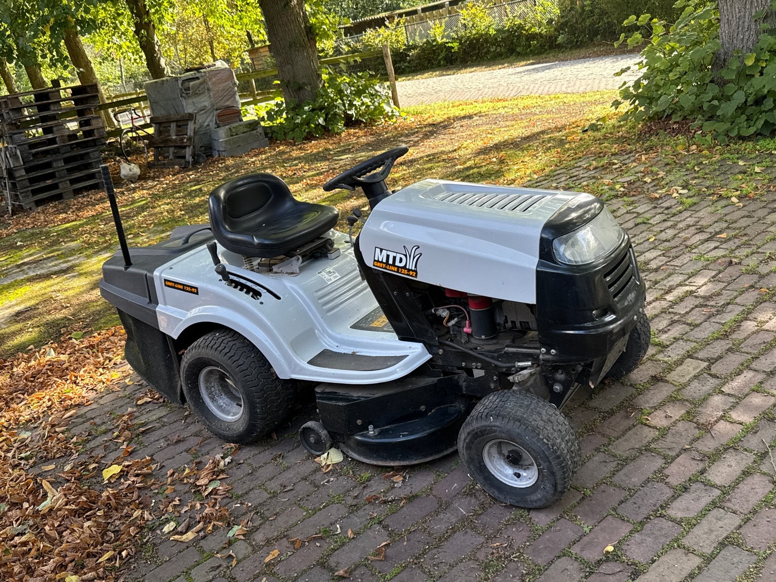 MTD Grey-Line 155-92 Zitmaaier - Krachtige Benzine Grasmaaie, Cirkelmaaier, Gebruikt, Ophalen of Verzenden, Opvangbak