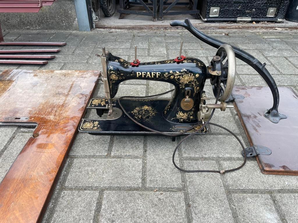 Antieke Pfaff naaimachine onderdelen, Antiek en Kunst, Antiek | Naaimachines, Ophalen