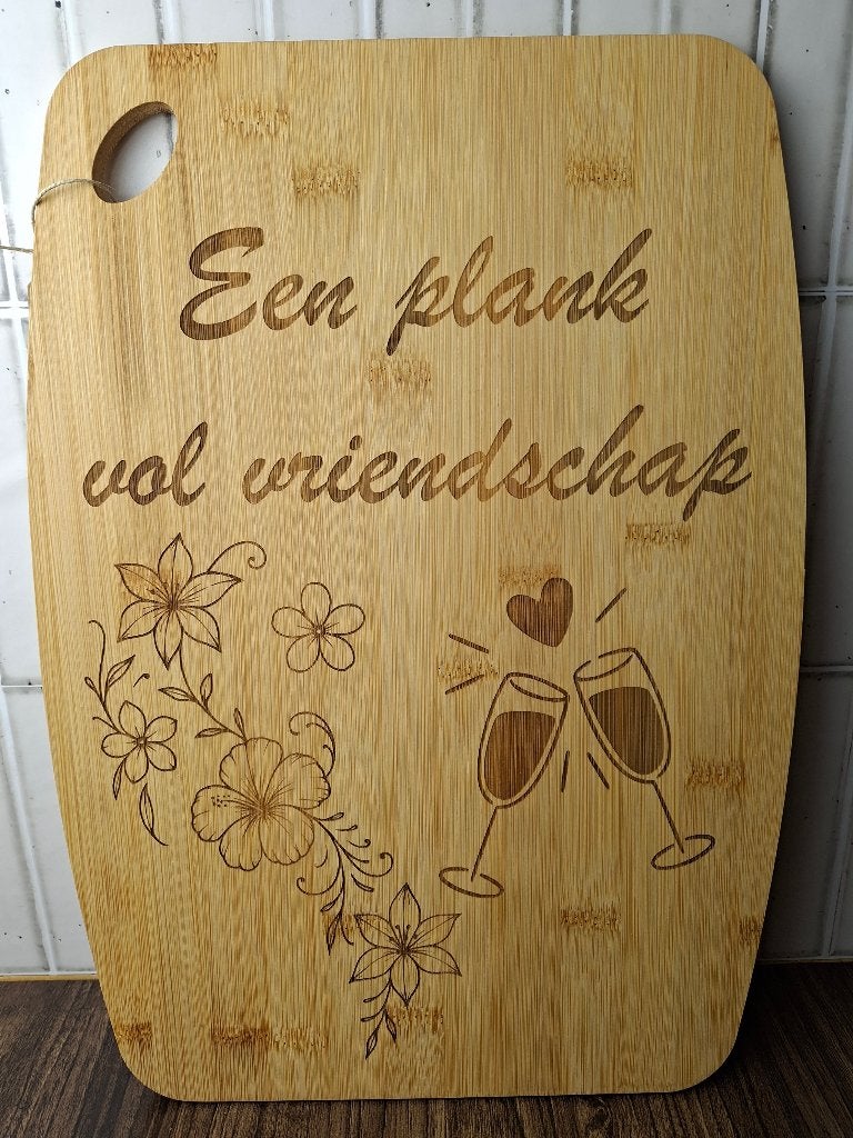 Houten borrelplank met gravure 'Een plank vol vriendschap, Beige, Hout, Snij-/serveerplank, Nieuw