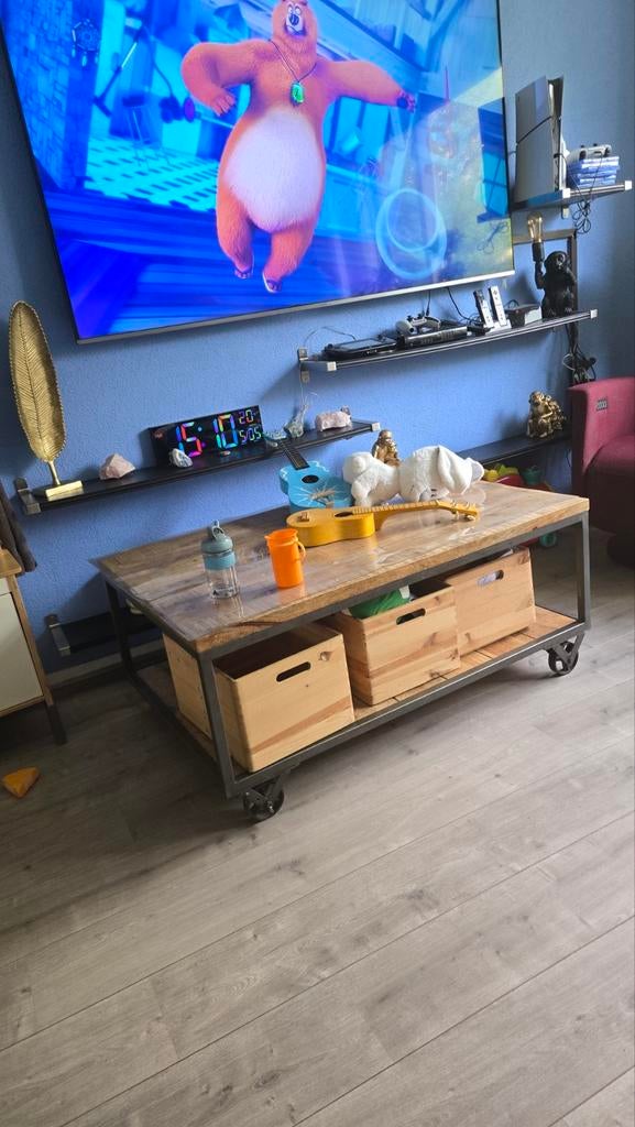 Salontafel op wielen, 4 jaar oud, Ophalen of Verzenden, Gebruikt, Overige houtsoorten, Industrieel, Landelijk