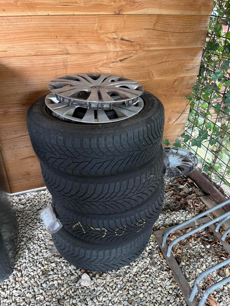 Winterbanden Toyota Verso / stalen velgen / wieldoppen, Ophalen, Gebruikt, Toyota