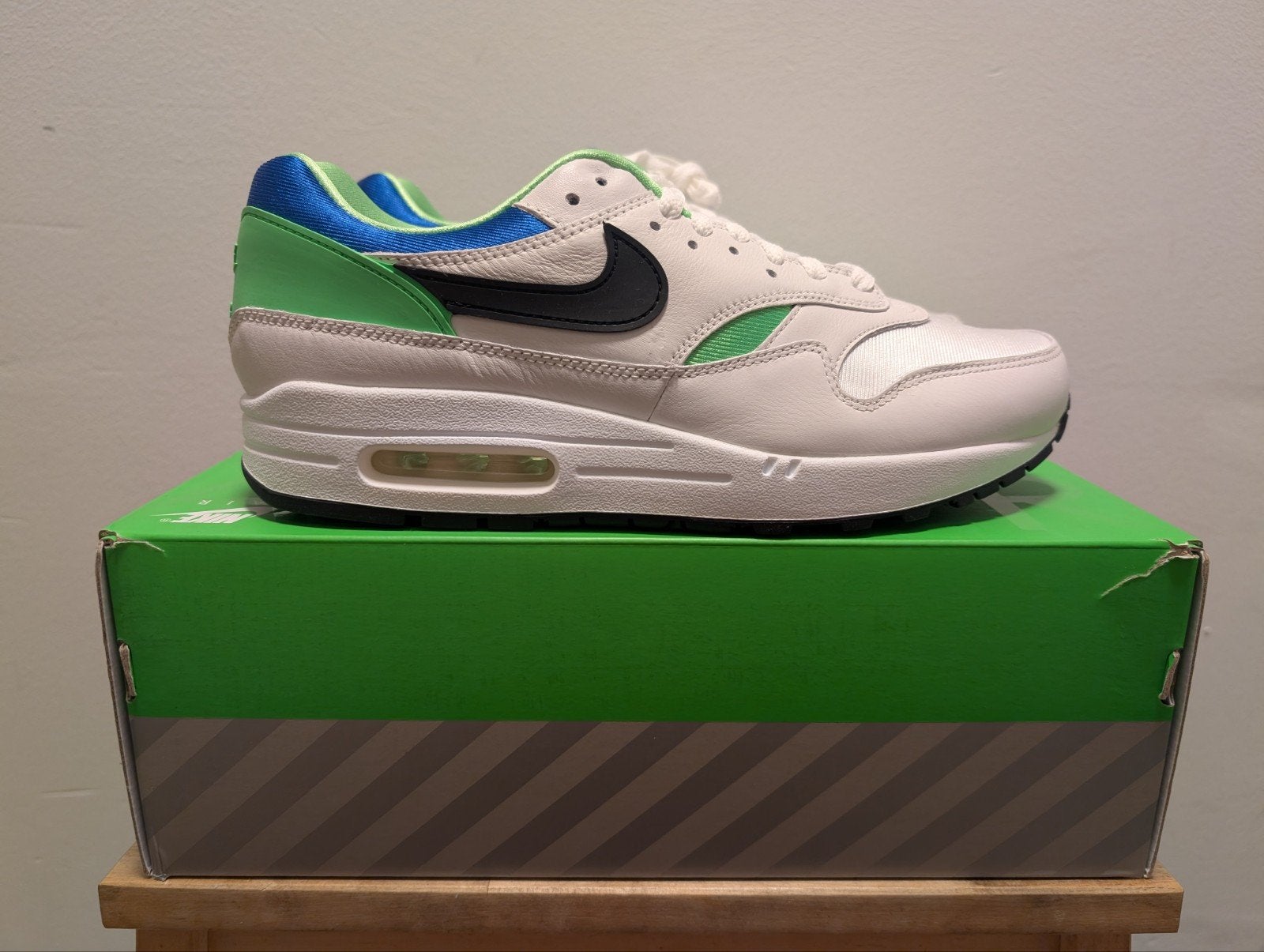 Nike Air Max 1 DNA CH.1 Green Royal 43, Nike air max, Overige kleuren, Nieuw, Ophalen of Verzenden