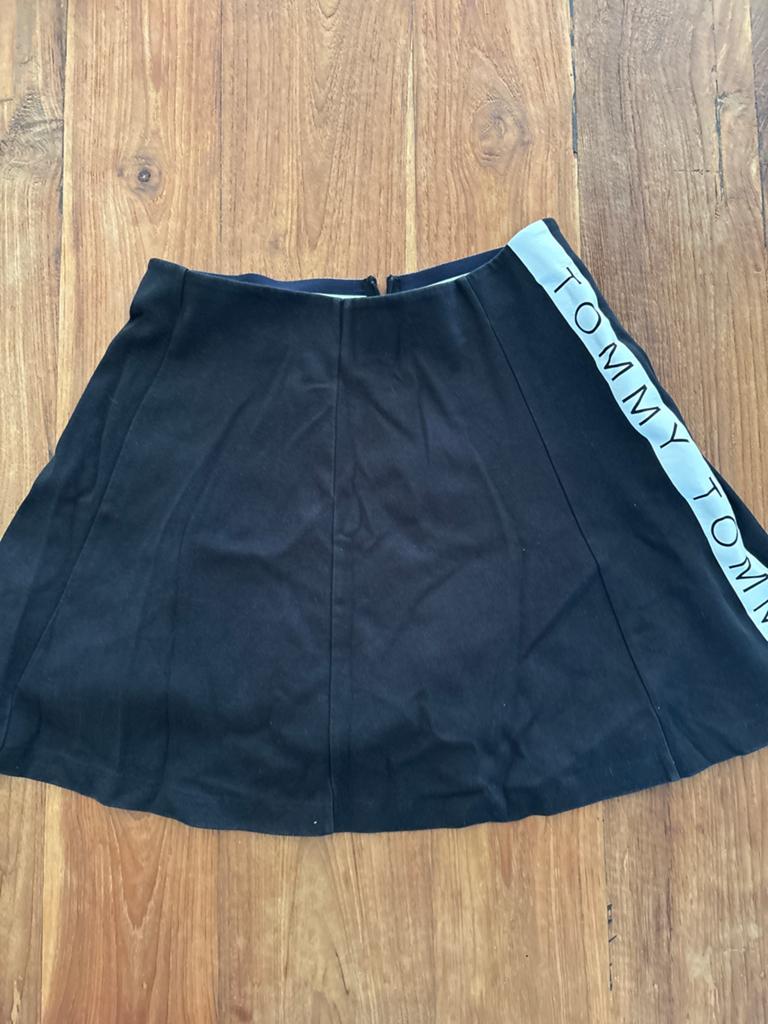Zwart Tommy Jeans rokje - Maat M, Kleding | Dames, Rokken, Maat 38/40 (M), Zwart, Ophalen of Verzenden, Gedragen