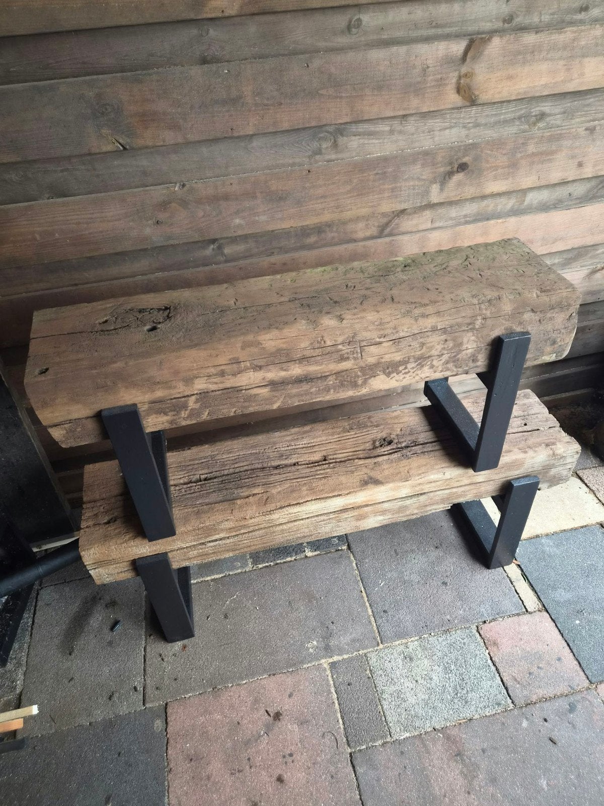 Bielzen buiten bankjes, Ophalen