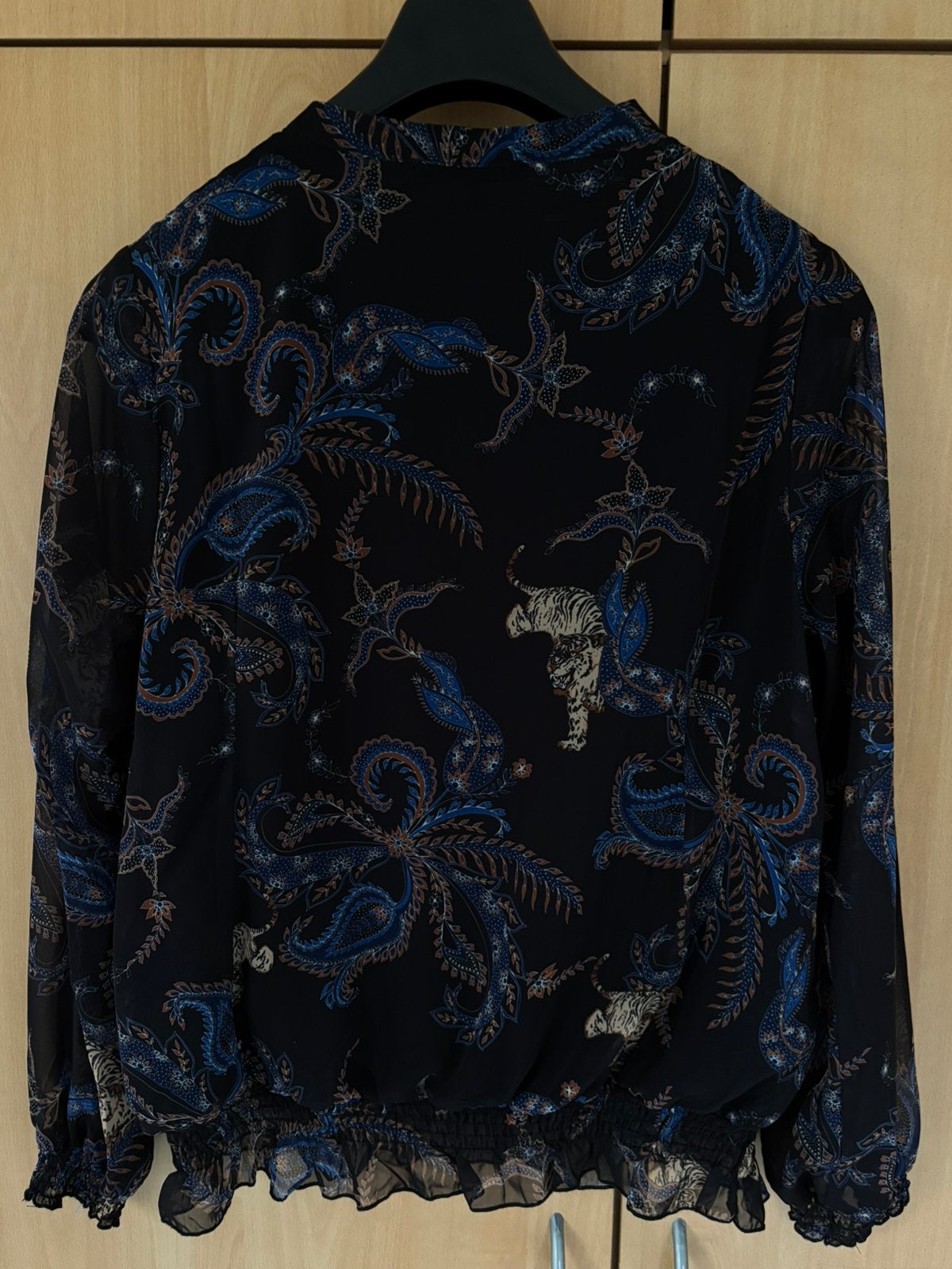 Zwarte blouse met tijger en bloemen, Kleding | Dames, Verzenden, Zo goed als nieuw, Maat 38/40 (M), Bruin
