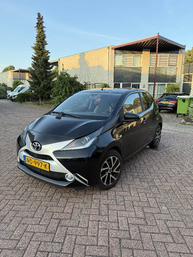 Toyota Aygo 1.0 12V Vvt-i | 2017 | X-play | Airco | Zwart, Voorwielaandrijving, Euro 5, Stof, Zwart