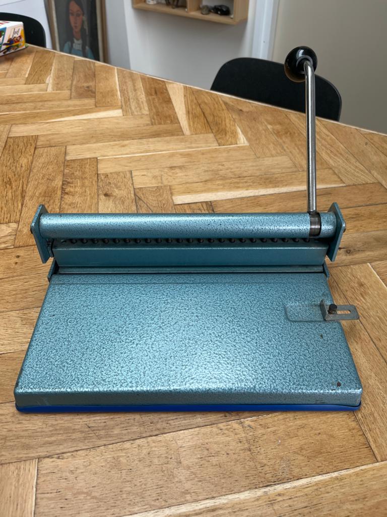 Vintage 23-rings perforator van zwaar metaal, Ophalen