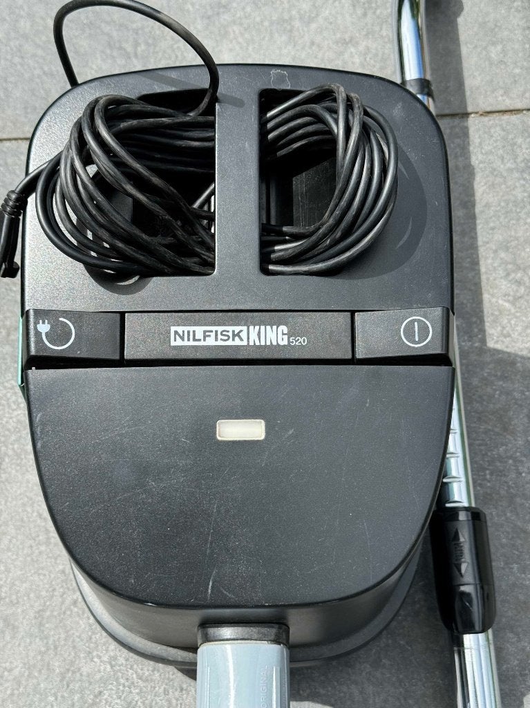 Nilfisk King 520 stofzuiger, Witgoed en Apparatuur, Stofzuigers, Overige merken, Gebruikt, Sledestofzuiger, 1200 tot 1600 watt