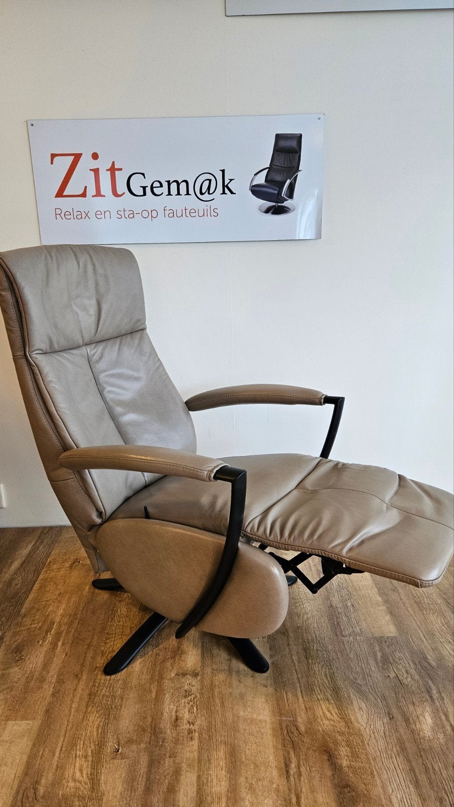 De Toekomst fauteuil bij Zitgemak in joure, Ophalen of Verzenden, Zo goed als nieuw, 50 tot 75 cm, Leer