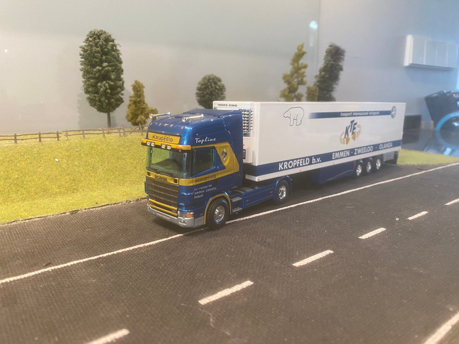 Scania 124 met koeloplegger van Kropveld, Ophalen of Verzenden, Zo goed als nieuw, Bus of Vrachtwagen, Tekno