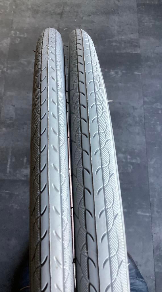 Buitenband standaard 28x15/8x13/8 grijs AKTIE 2 stuks €15.00, Fietsen en Brommers, Fietsaccessoires | Fietskleding, Nieuw, Ophalen of Verzenden