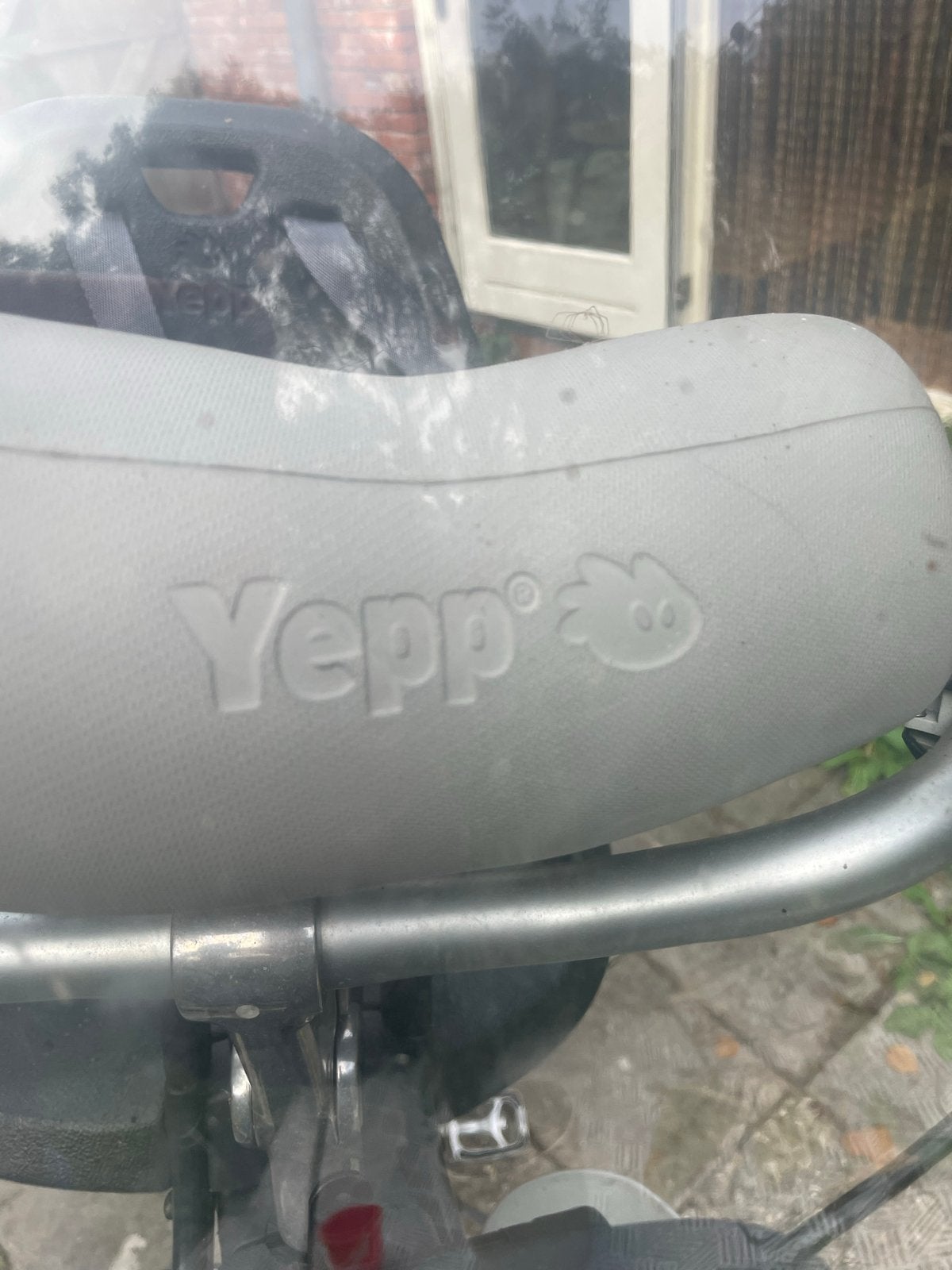 Yepp Mini Fietsstoeltje Voorzitje met Windscherm, Ophalen of Verzenden, Gebruikt, Voorzitje, Voetsteuntjes
