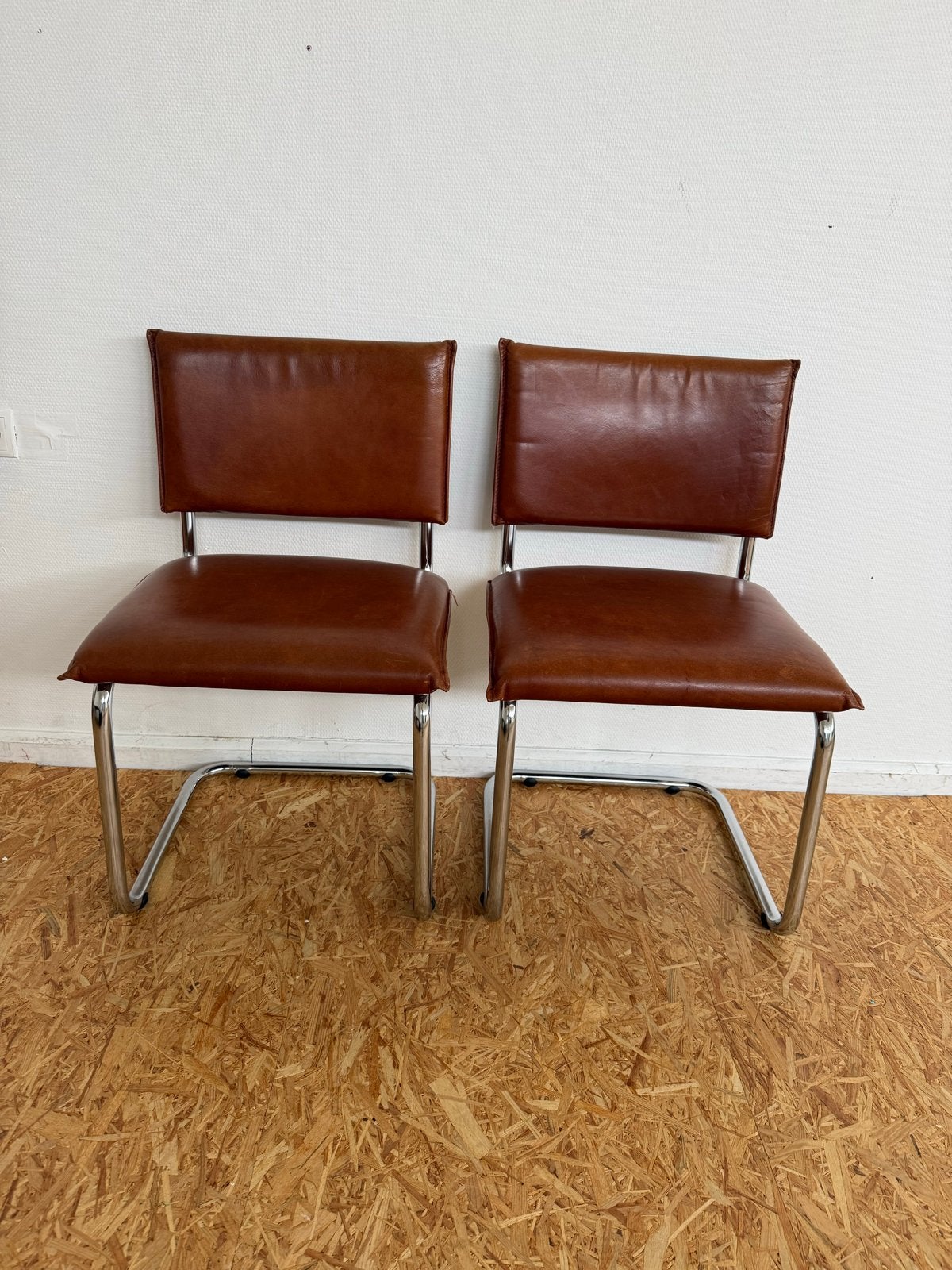 Set van 2 Jess stoelen - leer en aluminium, Huis en Inrichting, Ophalen, Gebruikt, Twee, Bruin