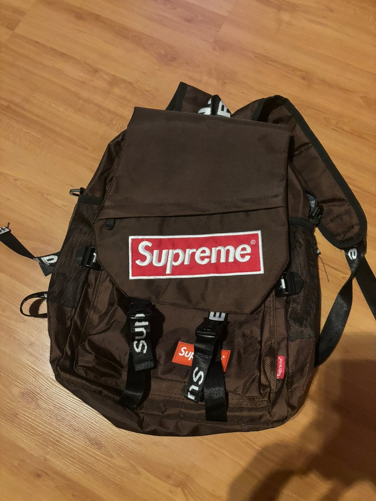 Te koop: Supreme Rugzak (Bruin) – Gloednieuw!, Sieraden, Tassen en Uiterlijk, Tassen | Rugtassen, Ophalen of Verzenden, Zo goed als nieuw