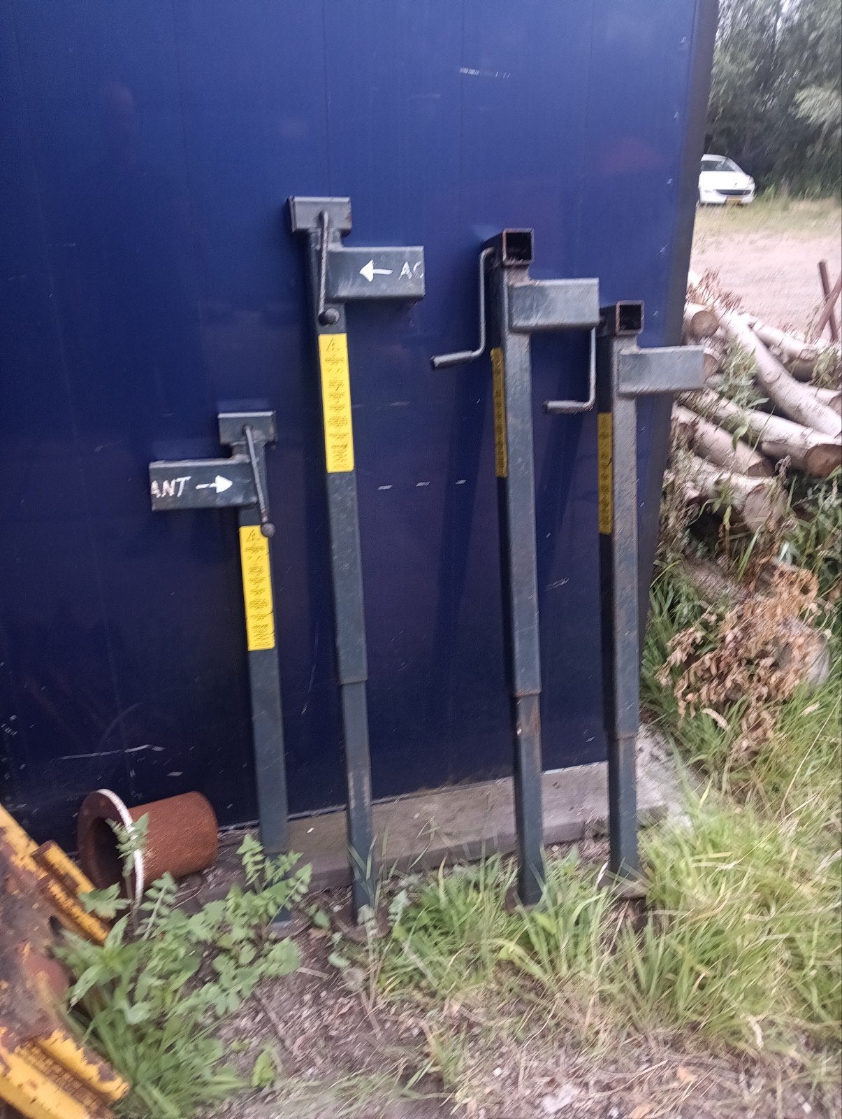 4 uitdraaibare steunpoten., Ophalen