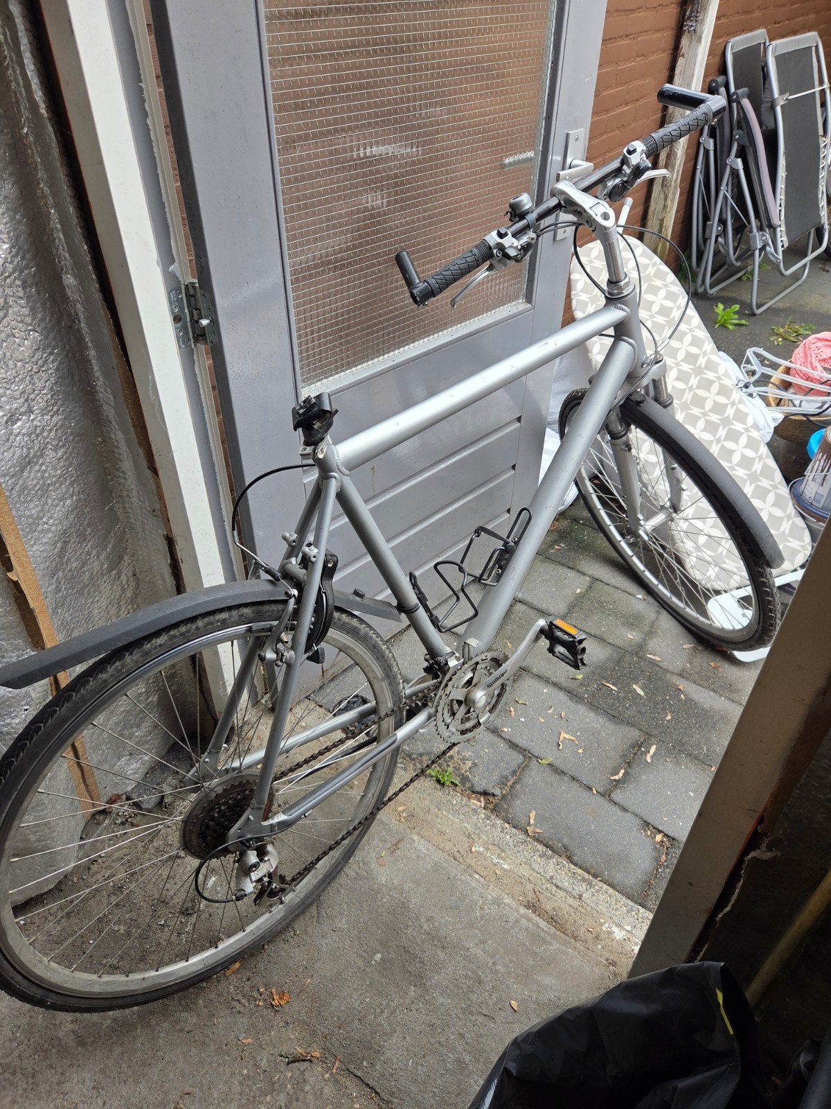 Solide fiets, mist zadel, banden oppompen, 28 inch, Gebruikt, Velgrem, 57 tot 61 cm