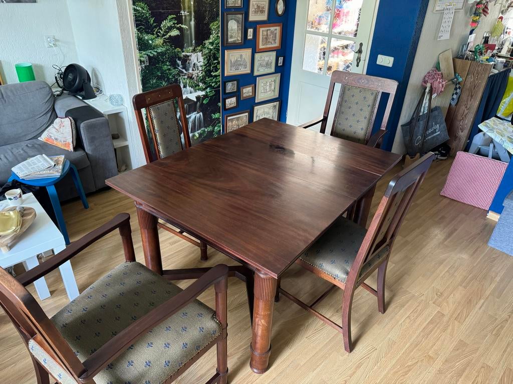 Vintage, retro of antiek! Eettafel met 4 stoelen, Ophalen