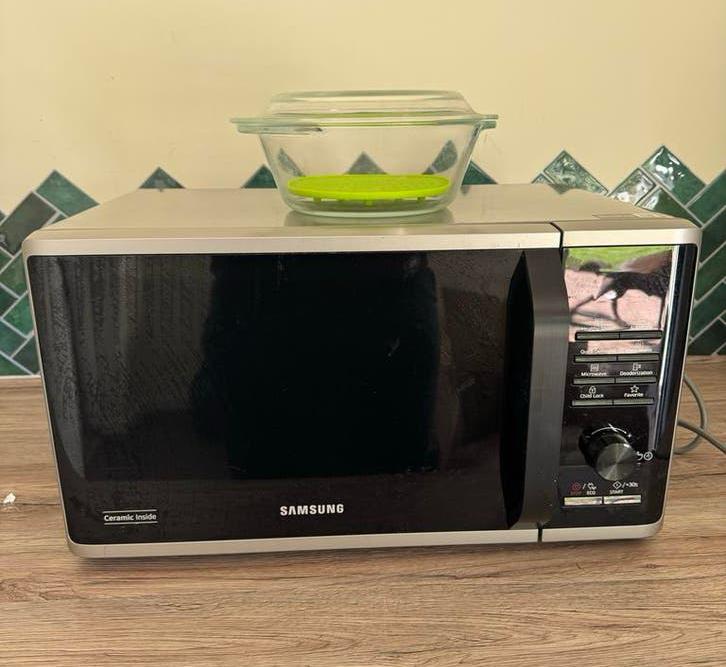 Samsung magnetron met stoomfunctie + stoomschaal, Ophalen, Draaiplateau, Magnetron, Zo goed als nieuw