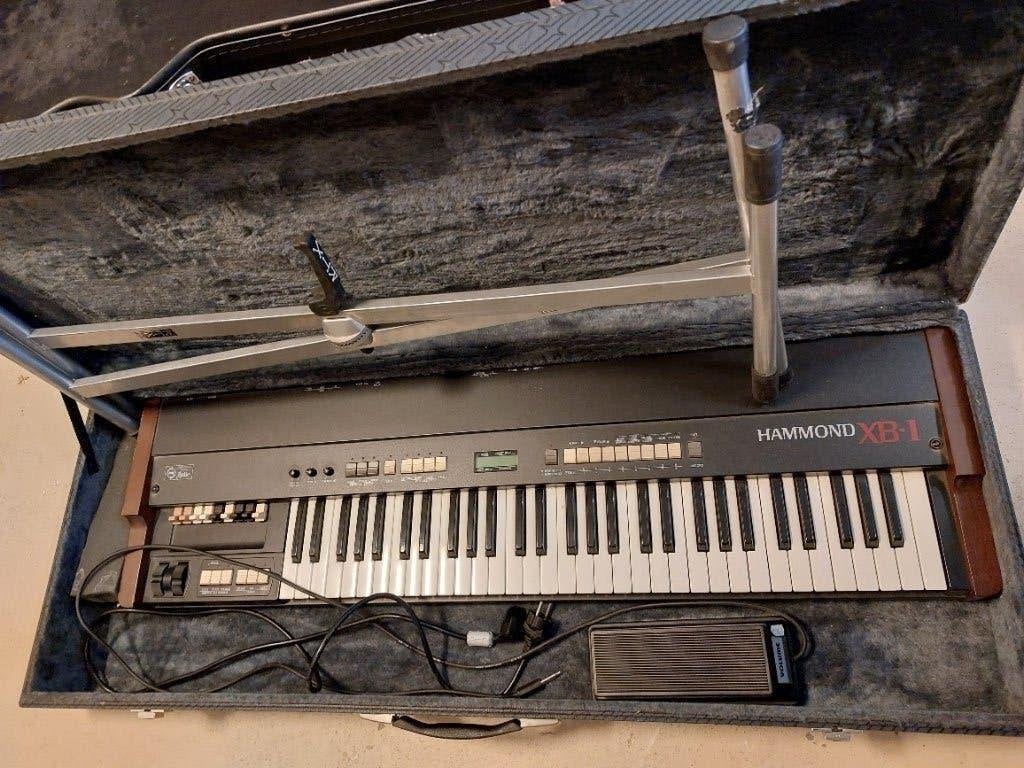 Hammond Orgel XB1 met koffer, standaard en voetpedaal, Muziek en Instrumenten, Orgels, Ophalen, Gebruikt, 1 klavier, Hammondorgel