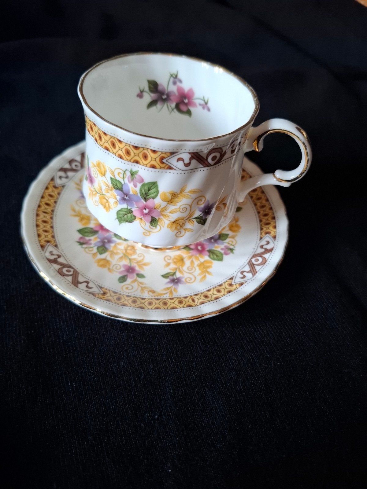 Elizabethan Fijne Bone China Kop en Schotel, Ophalen of Verzenden