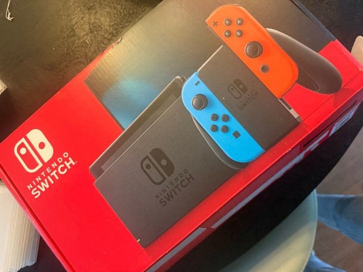 Nintendo Switch ( in doos), Spelcomputers en Games, Spelcomputers | Nintendo Switch, Zo goed als nieuw, Switch 2019 Upgrade, Met 2 controllers