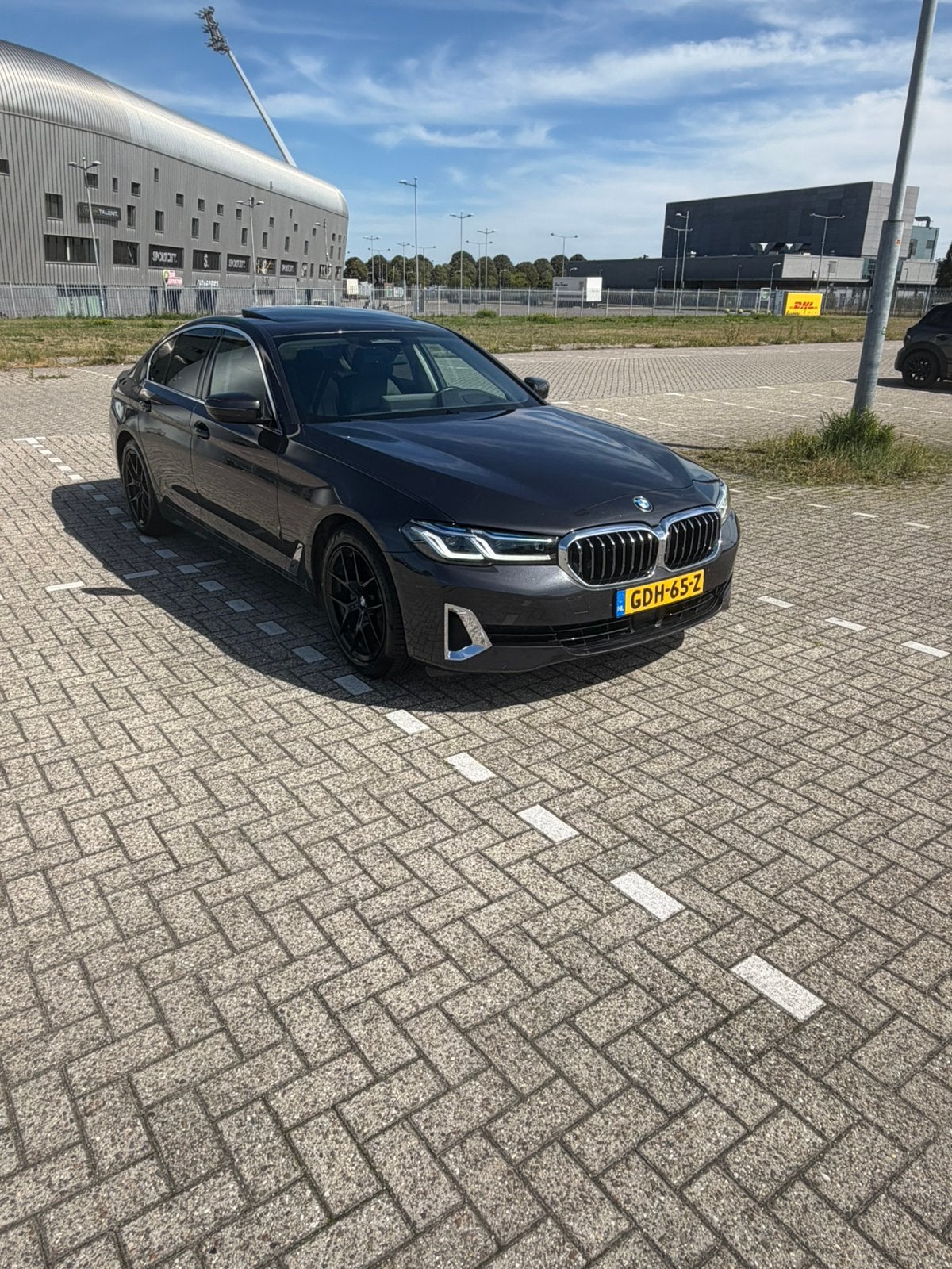 BMW 5-Serie 520d 190pk Aut 2023 Grijs, Auto's, Automaat, Achterwielaandrijving, 1995 cc, 2000 kg