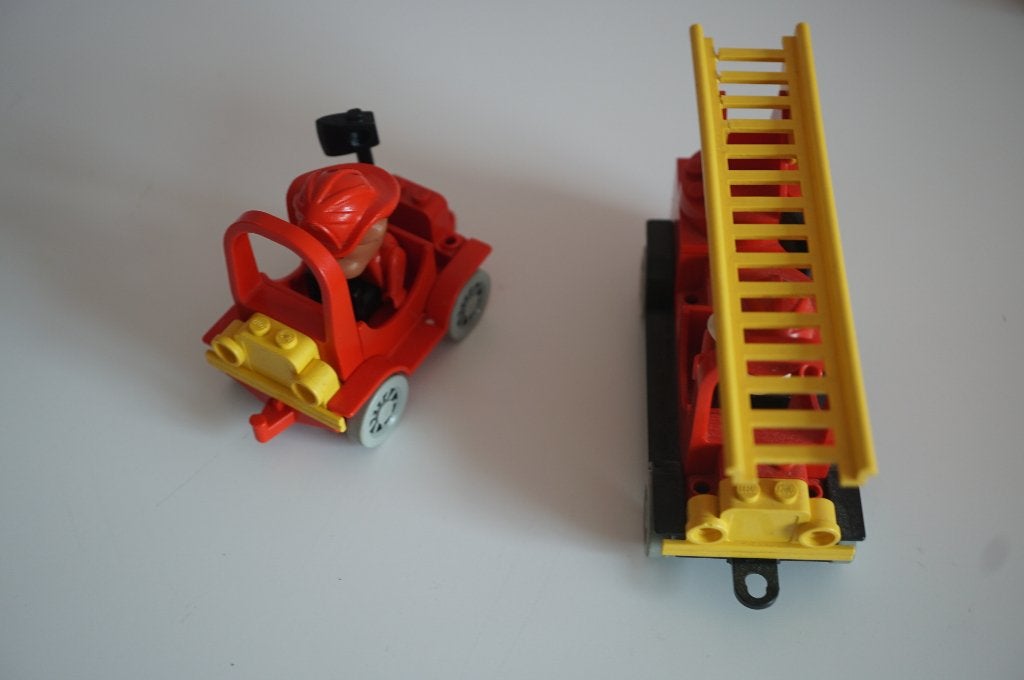 Lego Fabuland Brandweerwagen en auto met figuur, Gebruikt, Overige thema's, Lego, Ophalen of Verzenden